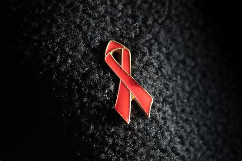 Du kannst den test einfach und sicher zu hause machen. HIV-Schnelltest für zu Hause könnte Behandlung von Aids ...