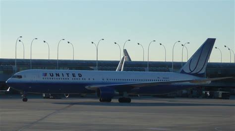 Fileboeing 767 300 United Airlines Wikimedia Commons