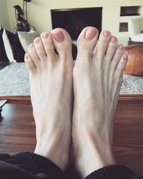 feet fetish time celebrity foot on twitter it s foot fetish time alison brie s feet…