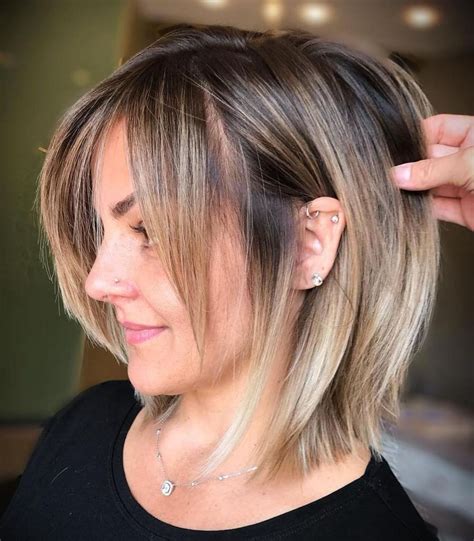 60 Flattering Medium Hairstyles for Women to Wear in 2024 | Idee per