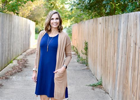 Ageless Style - Natural Beauty - The Queen In Between