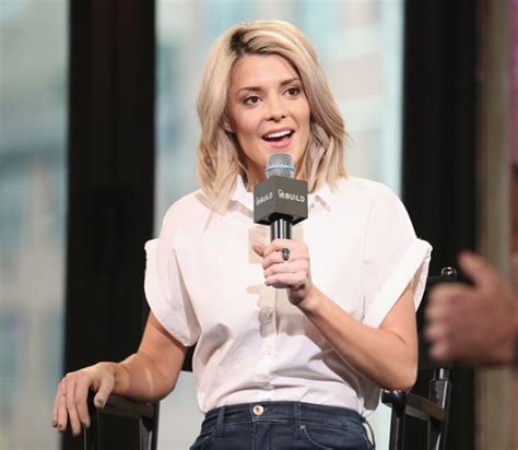 Youtube Star Grace Helbig Diagnosed With Breast Cancer Metro News