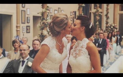 31 Beautiful Lesbian Wedding Photos That Prove Two Brides Are Better Than One Kitschmix