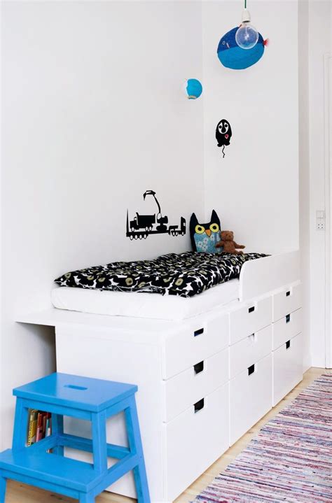 Kallax bett hochbett bauen ikea bett kleiderschrank ikea regal kinderzimmer bett selber bauen aufbewahrung kinderzimmer zimmer einrichten bett ideen. Hochbett selber bauen mit Ikea Möbeln - Betten mit Stauraum
