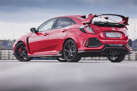 Start here to discover how much people are paying, what's for sale, trims, specs, and a lot more! 2017 Honda Civic Type R FK8 Review | Motor Verso