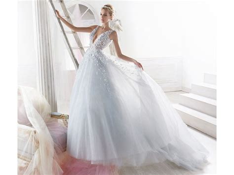 L'atelier (e in particolare le spose di mori) propone solo ed esclusivamente collezioni di stilisti, e stilisti di alto livello. Abiti da sposa colorati 2018: corti, classici e particolari