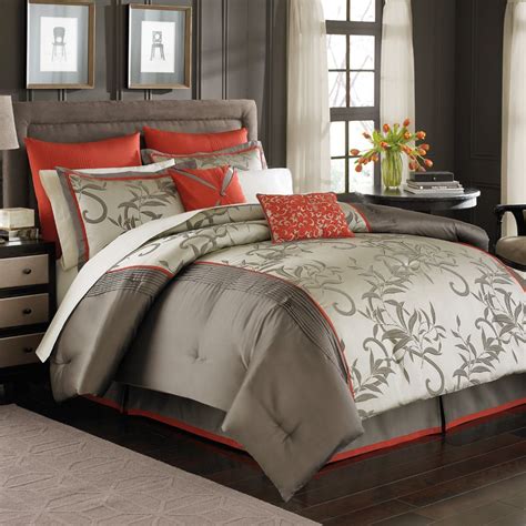 The modern bedroom sets are nothing different from the regular bedroom sets apart from the stylisation ground. My new bedding! If you have a king-size bed, you need an ...