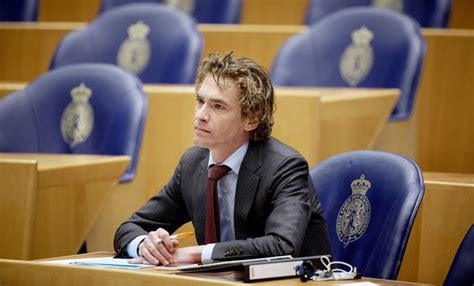 A member of the people's party for freedom and democracy (vvd). Van 't Wout volgt Van Ark op als staatssecretaris Sociale ...