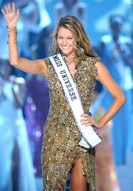 Miss Australia Jennifer Hawkins Crowned As 2004 Miss Universe