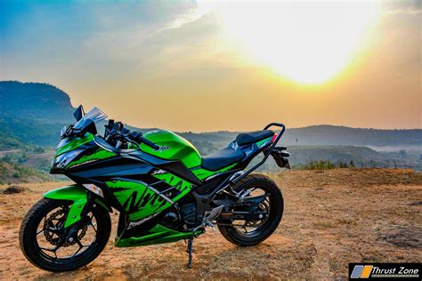 The ninja 300 is a powered by 296cc bs6 engine mated to a 6 is speed gearbox. 2019 Kawasaki Ninja 300 India Review, Road Test