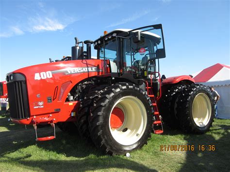 400hp Versatile 400during The Mid 1990s This Size Of Tractor Was A Big