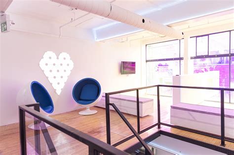 Inside House Of Vr Torontos Futuristic New Virtual Reality Lounge