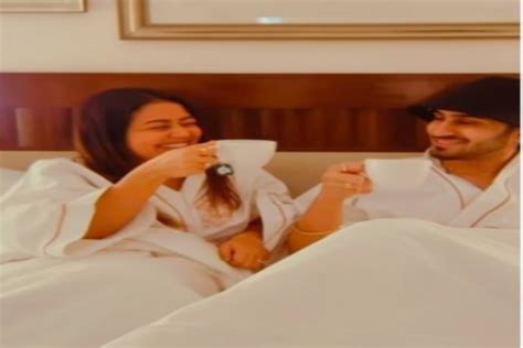 Neha Kakkar Shares Bedroom Video With Hubby Rohan Preet Clip Goes Viral
