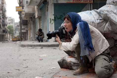 Extraordinary Pictures By Female War Photographers On The Worlds