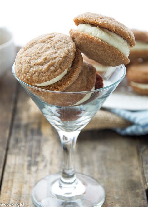 Tiramisu Cookies With Mascarpone Cream Filling