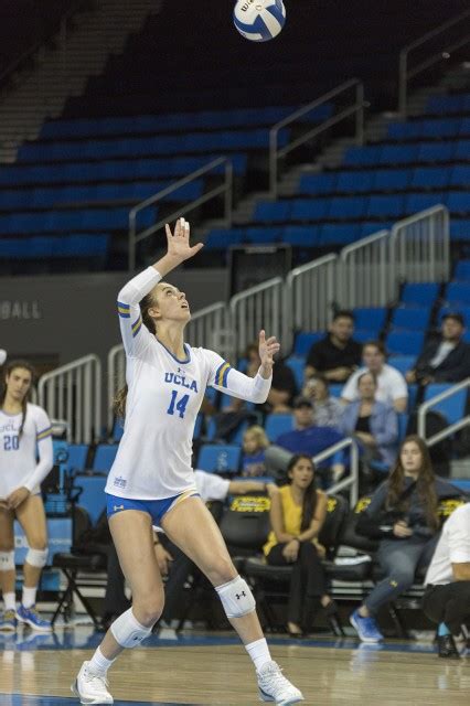 Womens Volleyball Sees Offensive Strength Against Arizona