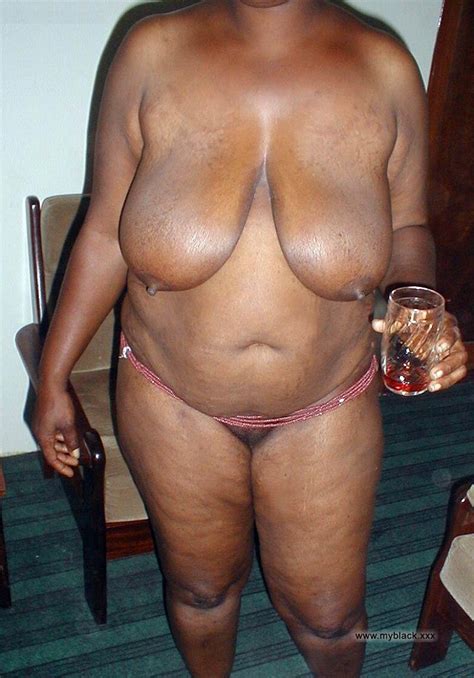 Chubby Black Mom In This Amateur Nude Photos