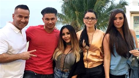 Jersey Shore Stars Jam Out To Shows Old Theme Song A First Look At