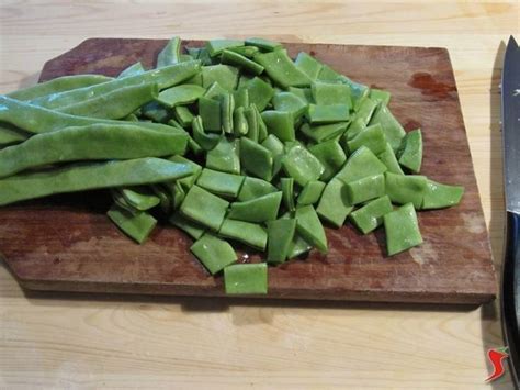 Un contorno che faccio spesso in questo periodo sono le taccole, chiamate anche piattoni o piselli mangiatutto, che amo mangiare anche. Ricetta con le taccole - Video ricette vegetariane