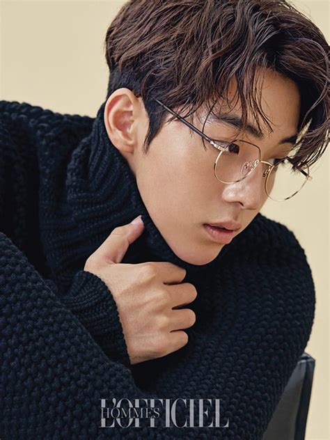 Kiểu tóc nam ngắn đẹp được chải mượt (slick hair) vẫn đang được phái mạnh yêu thích trong năm 2020 vì khá dễ để và dễ dàng tạo kiểu việc chải lệch ngôi hoặc chải ngược ra sau tùy theo sở thích của bạn. Tóc Nam Hàn Quốc đẹp nhất 2013