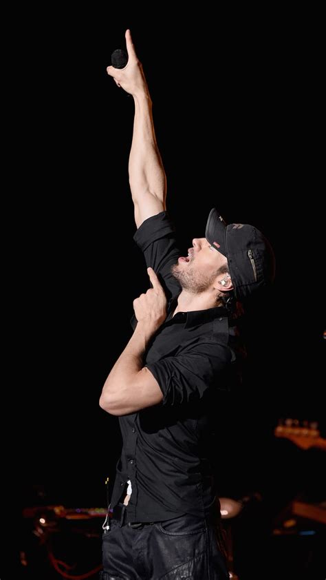 Enrique Iglesias rompe récord y recibirá premio Billboard