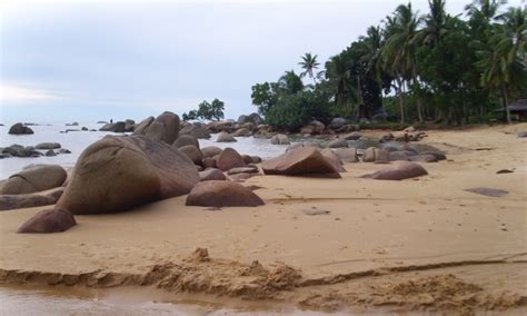 Pantai ini bernama pantai pasir putih pik 2. 25 Tempat Wisata di Singkawang Terbaru & Lagi Hits Dikunjungi - iTrip