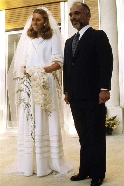 الأعراس الملكية الأردنية فستان زفاف الملكة نور الحسين البوابة