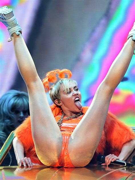 Miley Cyrus Naked Boob Slip Pussy Adult Images