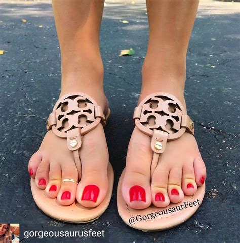Pin By Malik Yousaf On Sandals Flat Womens Feet Pretty Sandals Beautiful Feet