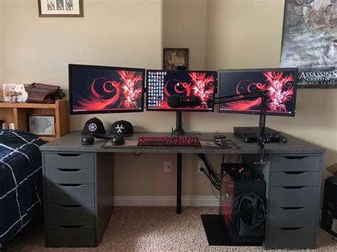 New Setup With Three Monitors And Static Red A Lot Cleaner Than My