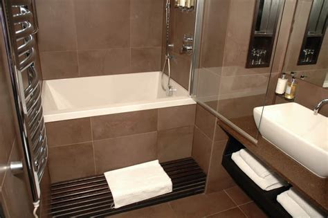 Having a singular, soaking tub inside your master bathroom add an extra bit of luxury that you didn't know you always needed. Calyx Deep Soaking Bath | Minimal Deep Soaking Tub