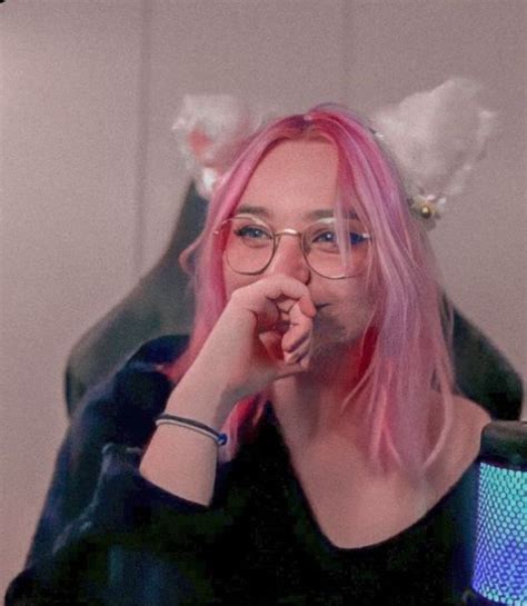 I Simp For Nihachu Pink Hair Hair Icon Aesthetic Girl