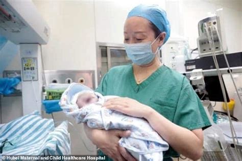 41 Year Old Chinese Woman Gives Birth To Twins 10 Years Apart Ke