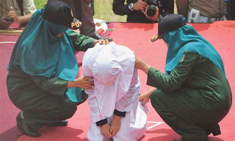 Couples Sex Workers Whipped In Indonesia S Aceh For Breaking Islamic Law World Dawn