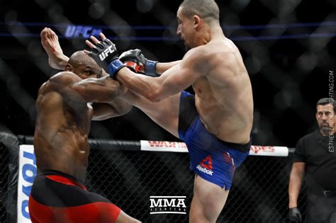 UFC 213 Bonuses Robert Whittaker Yoel Romero Take Fight Of The Night