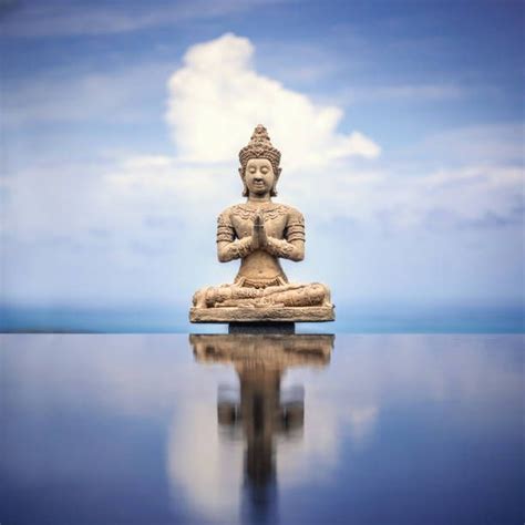 Peaceful Buddha Statue Against Tranquil Sky Boeddha