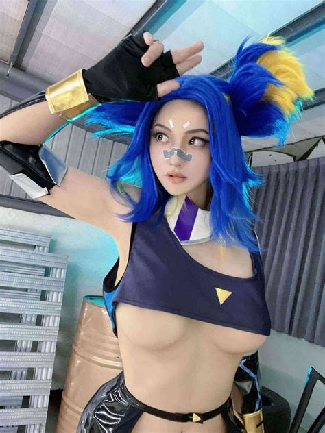 Female Cosplayer Caused A Fever With Her Transformation Into A Neon Agent In Valorant But It