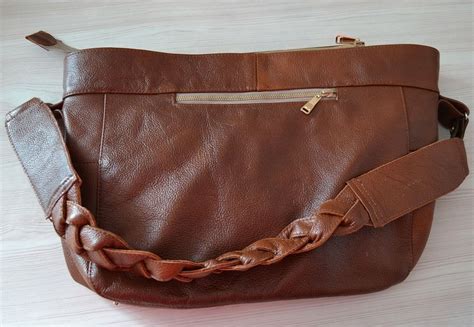 This is my first attempt in making a leather purse, well i think the one i used is rather a faux leather. Leather Tote Bag with Zipper Tutorial | Diy leather bag, Leather bag tutorial, Bags