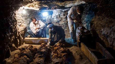 دولت مصر از مقبره تازه کشف شده فراعنه با ۵۰ مومیایی در جنوب قاهره