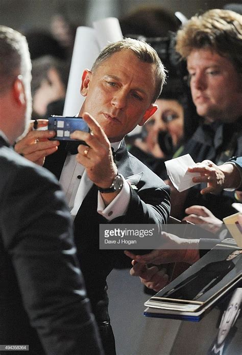 News Photo Daniel Craig Attends The Royal World Premiere Of James