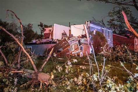 Massive Tornado Tears Through Chicago Suburbs Causing Damage Daily Sabah