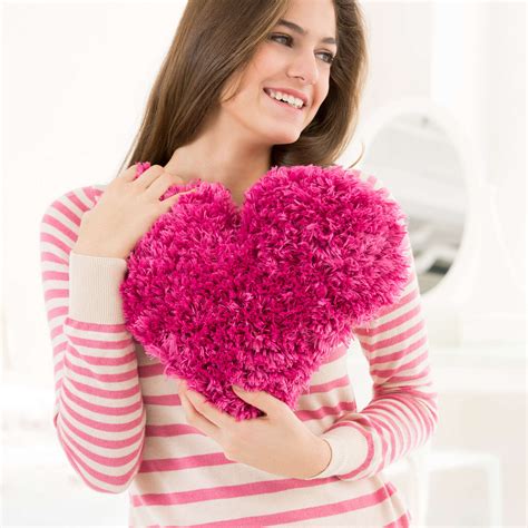 Free Easy Red Heart Be Still My Heart Pillow Knit Pattern Yarnspirations