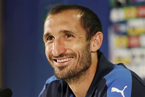 Giorgio chiellini is a defender and is 6'1 and weighs 168 pounds. Giorgio Chiellini Wallpapers Images Photos Pictures ...