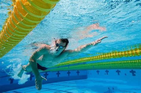 游泳，如何利用和减少水的阻力提速度动作
