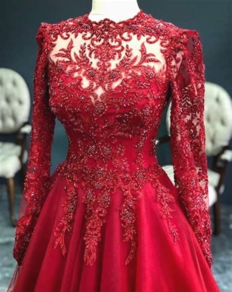تفسير حلم لبس فستان أحمر للعزباء