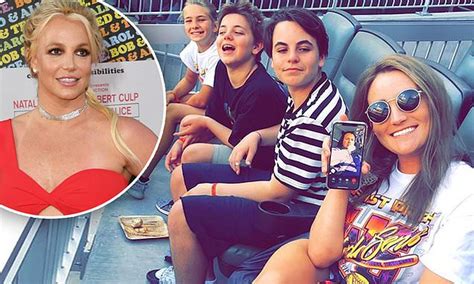 Jamie Lynn Spears Enjoys Baseball Game With Daughter Maddie And Britney