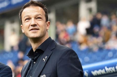 Oktober 1971 in maribor, jugoslawien) ist ein deutscher manager und ehemaliger fußballspieler. Fredi Bobic: „Der VfB darf sich nicht kleiner machen, als ...