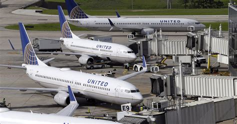 United Airlines Rebanking Hub Schedules In Houston Chicago Pays Off