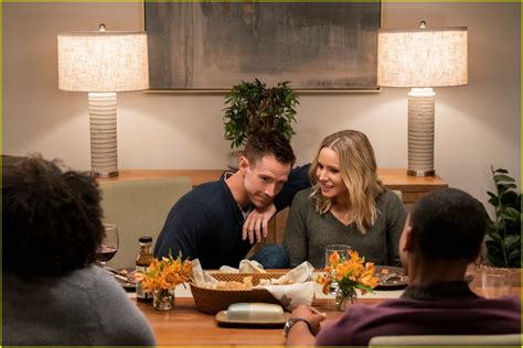 Veronica Mars New Season Gets A Surprise Early Release Photo Kristen Bell