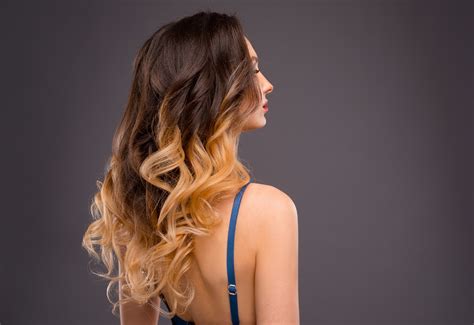 Pilihan warna rambut ombre 1. Cara Mengecat Rambut Berwarna Ombre di Rumah untuk Pemula | BukaReview